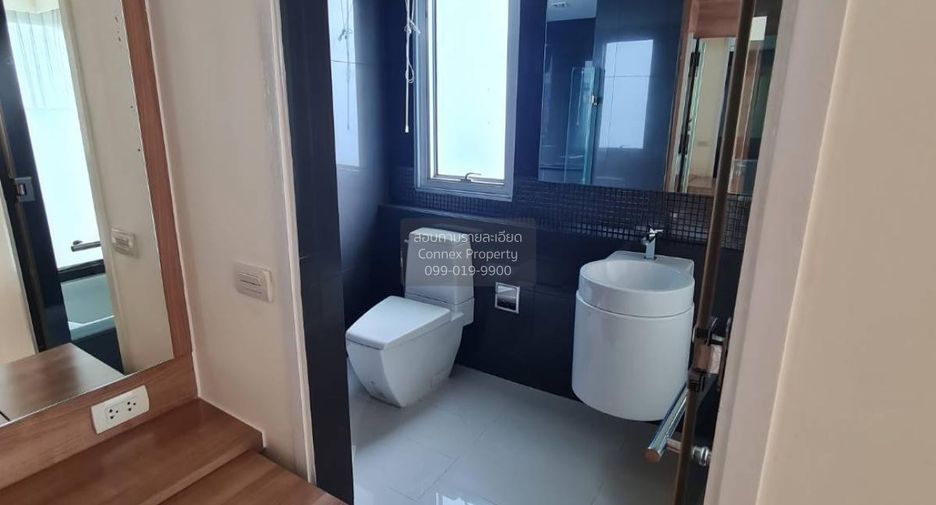 For rent 2 bedrooms condo in Phra Khanong, Bangkok
