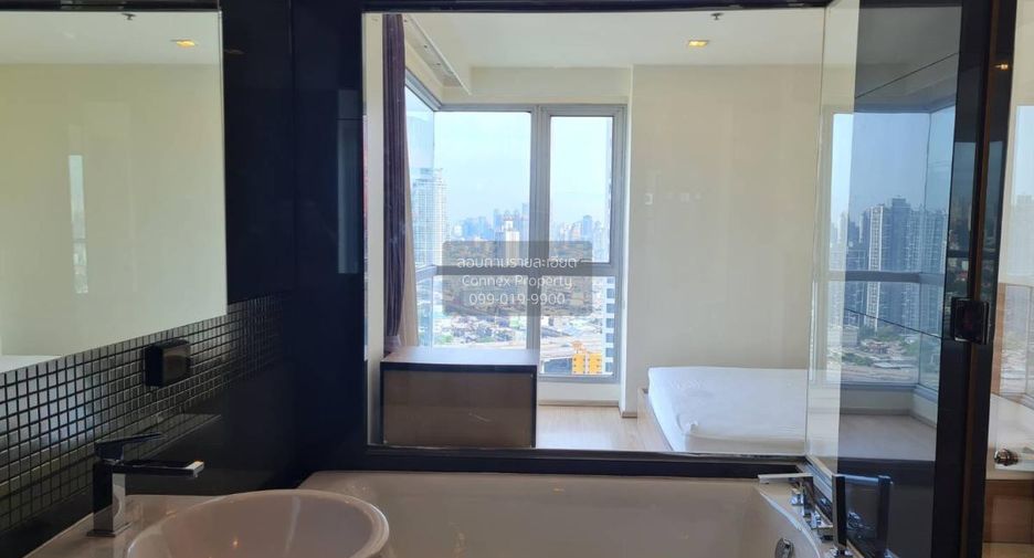 For rent 2 bedrooms condo in Phra Khanong, Bangkok