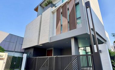 For sale 4 bedrooms house in Suan Luang, Bangkok