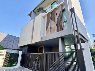 For sale 4 bedrooms house in Suan Luang, Bangkok