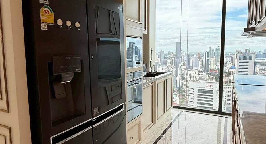 For sale 3 bedrooms condo in Watthana, Bangkok