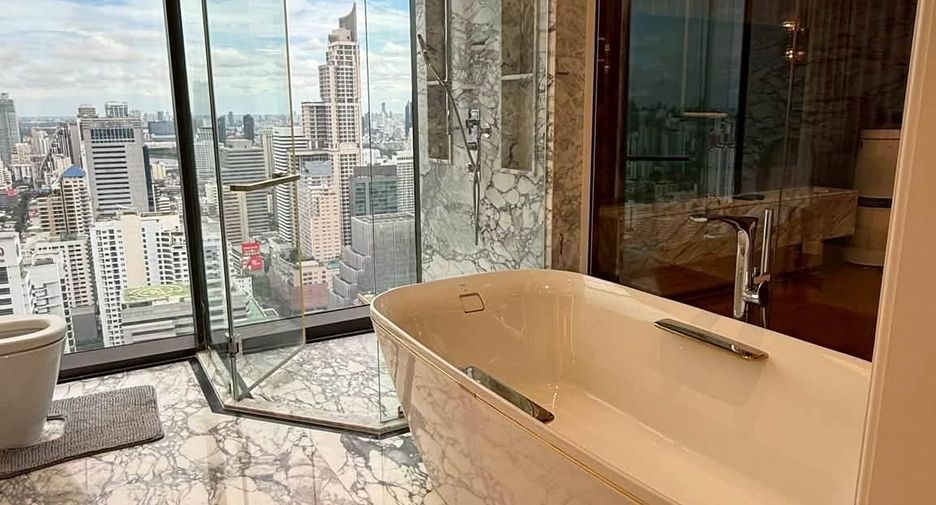 For sale 3 bedrooms condo in Watthana, Bangkok