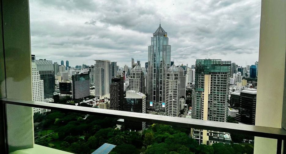 À louer 2 chambres condo à Pathum Wan, Bangkok