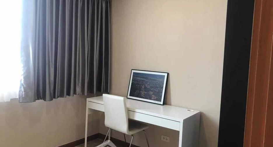 For rent 3 bedrooms condo in Phaya Thai, Bangkok