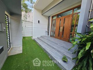 For rent 4 bedrooms house in Wang Thonglang, Bangkok