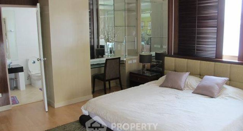 For rent 2 bedrooms condo in Sathon, Bangkok