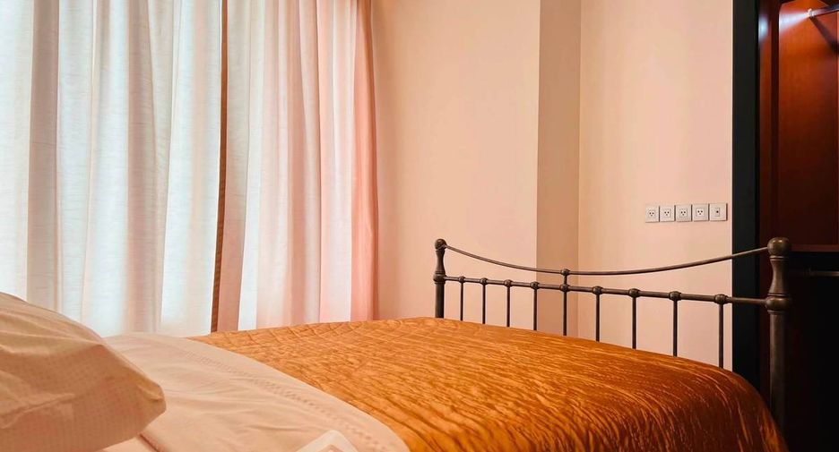 For rent 2 bedrooms condo in Sathon, Bangkok