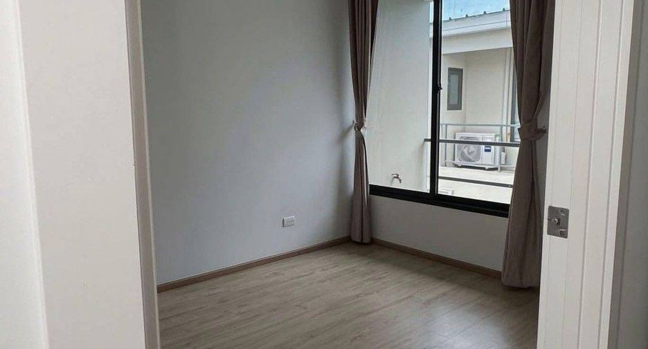 For rent 3 bedrooms townhouse in Suan Luang, Bangkok