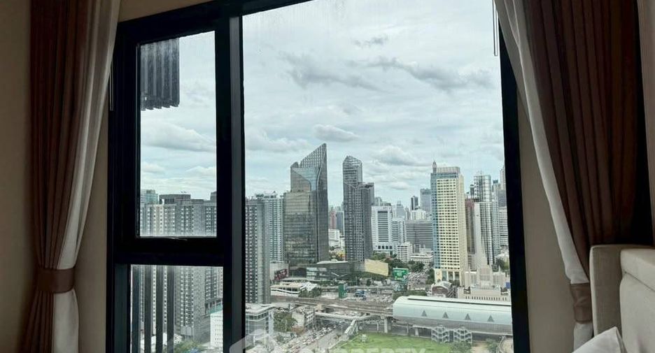 For rent 2 bedrooms condo in Huai Khwang, Bangkok