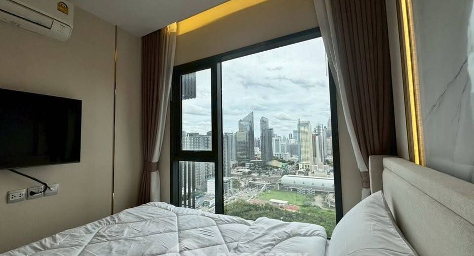 For rent 2 bedrooms condo in Huai Khwang, Bangkok
