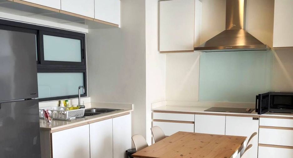 For rent 2 bedrooms apartment in Watthana, Bangkok