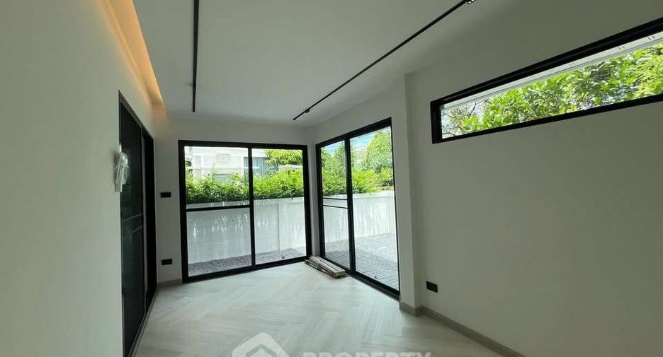 For rent 4 bedrooms townhouse in Prawet, Bangkok