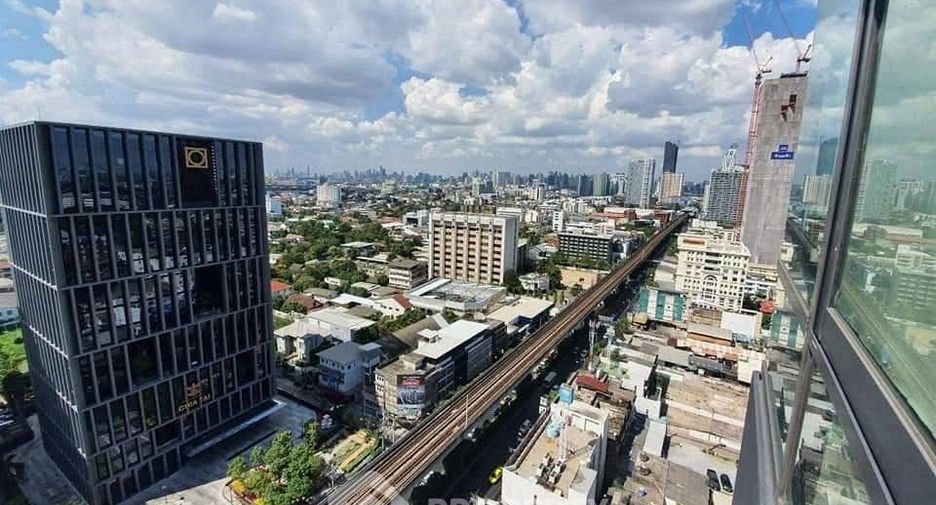 For rent 2 bedrooms condo in Phra Khanong, Bangkok