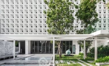 Condo en alquiler de 3 habitaciones en Khlong Toei, Bangkok
