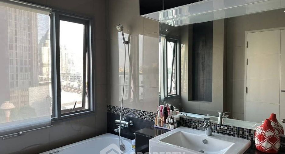 For rent 2 bedrooms condo in Khlong Toei, Bangkok