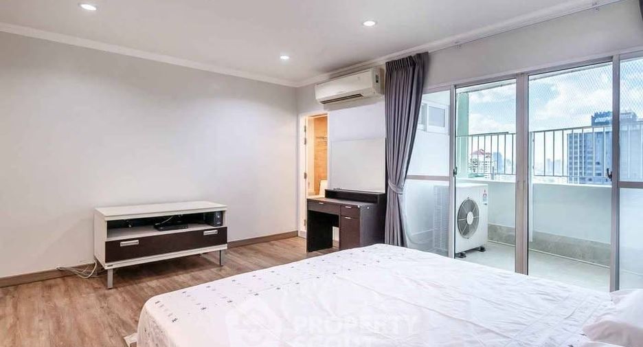 For rent 2 bedrooms condo in Watthana, Bangkok