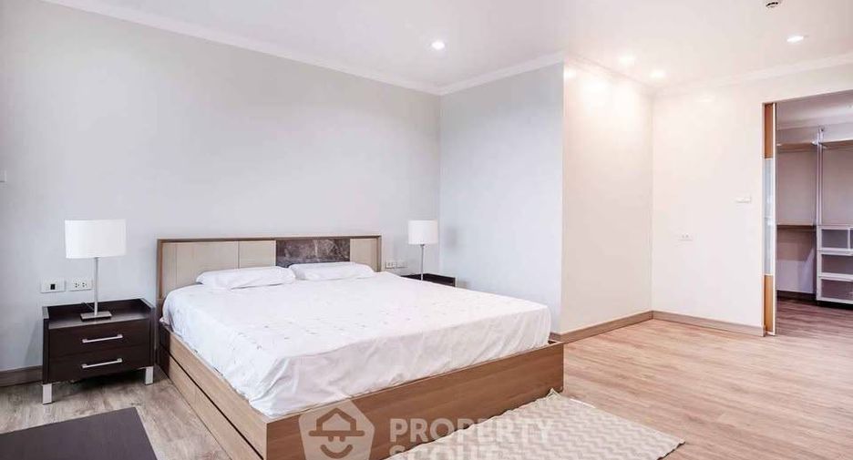For rent 2 bedrooms condo in Watthana, Bangkok