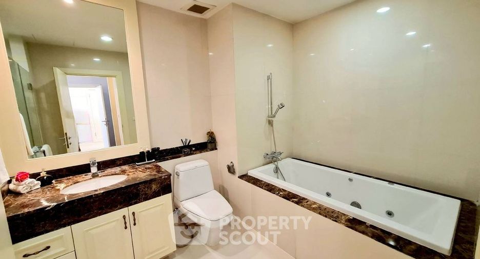 For rent 4 bedrooms apartment in Watthana, Bangkok