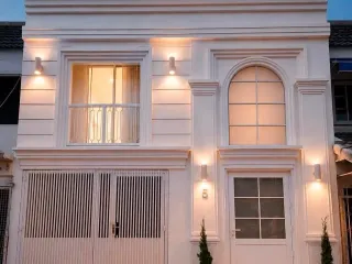 For sale 4 bedrooms townhouse in Phra Khanong, Bangkok