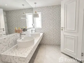 For sale 4 bedrooms townhouse in Phra Khanong, Bangkok