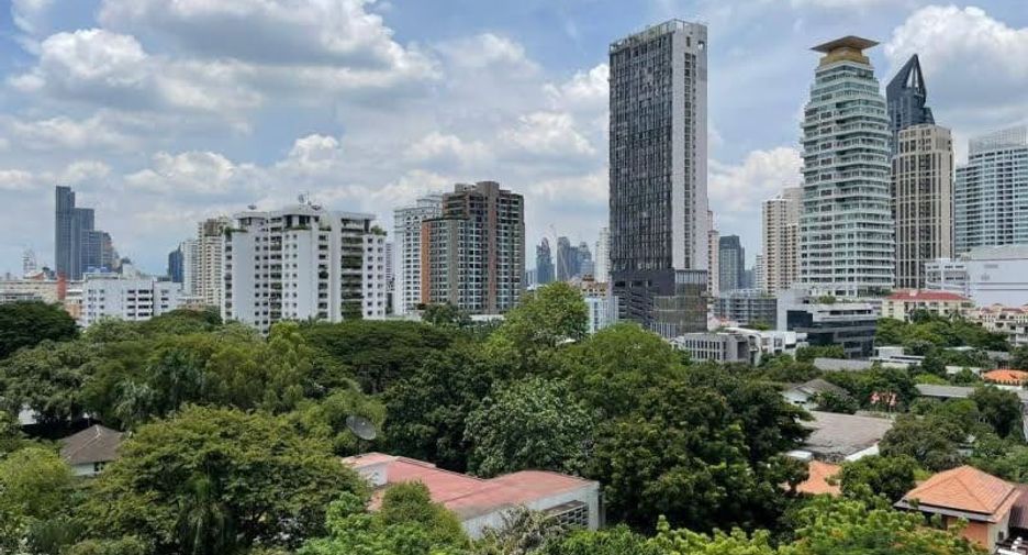 Condo en alquiler de 3 habitaciones en Watthana, Bangkok