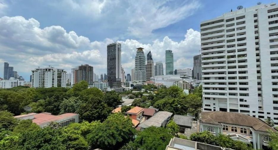 Condo en alquiler de 3 habitaciones en Watthana, Bangkok