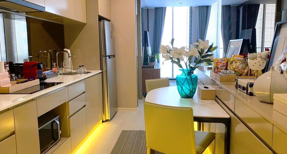 For rent 2 bedrooms condo in Pathum Wan, Bangkok