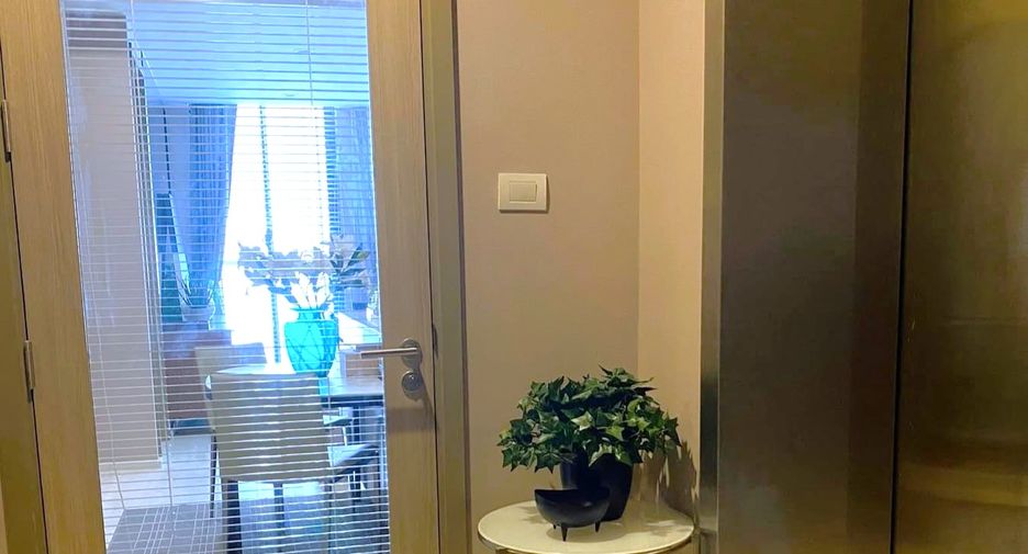 For rent 2 bedrooms condo in Pathum Wan, Bangkok