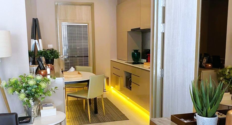 For rent 2 bedrooms condo in Pathum Wan, Bangkok