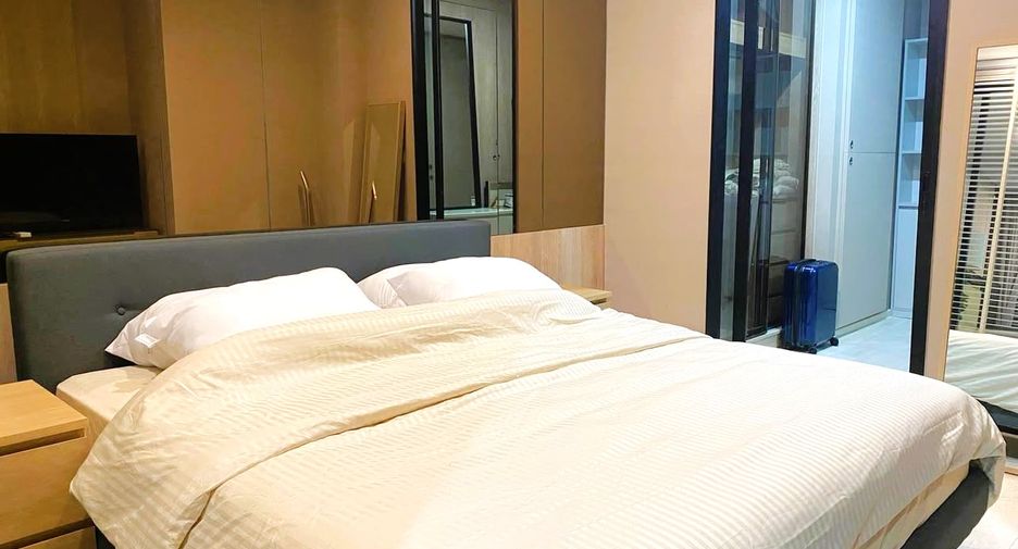 For rent 2 bedrooms condo in Pathum Wan, Bangkok