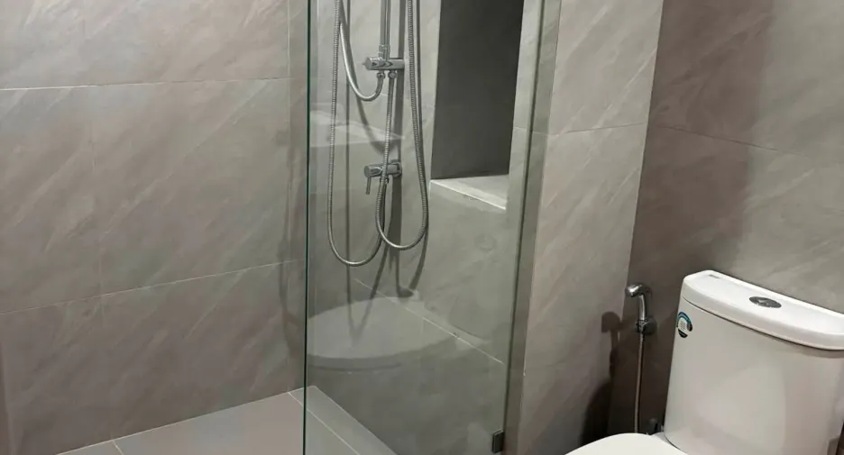 For rent 2 bedrooms condo in Bang Rak, Bangkok