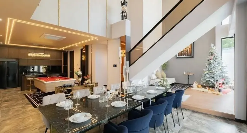 For sale 5 bedrooms villa in Mueang Chiang Mai, Chiang Mai
