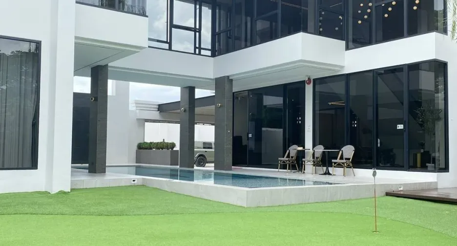 For sale 5 bedrooms villa in Mueang Chiang Mai, Chiang Mai