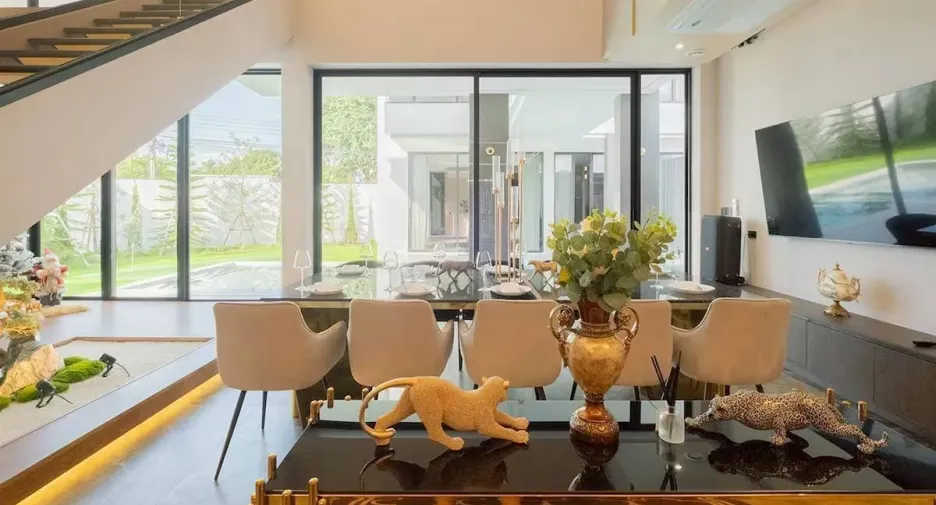 For sale 5 bedrooms villa in Mueang Chiang Mai, Chiang Mai