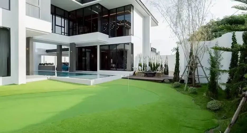 For sale 5 bedrooms villa in Mueang Chiang Mai, Chiang Mai