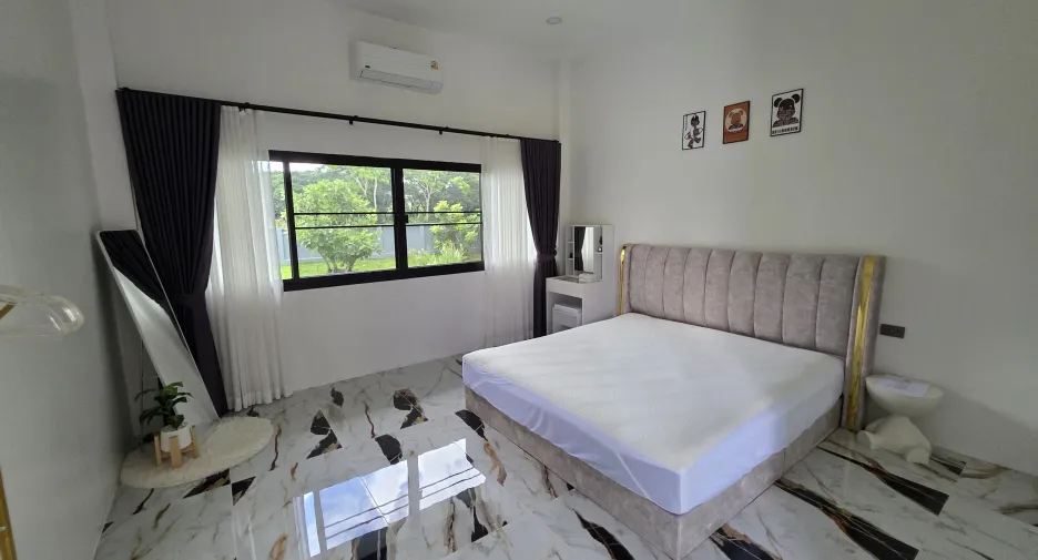 For sale and for rent 5 bedrooms villa in Saraphi, Chiang Mai