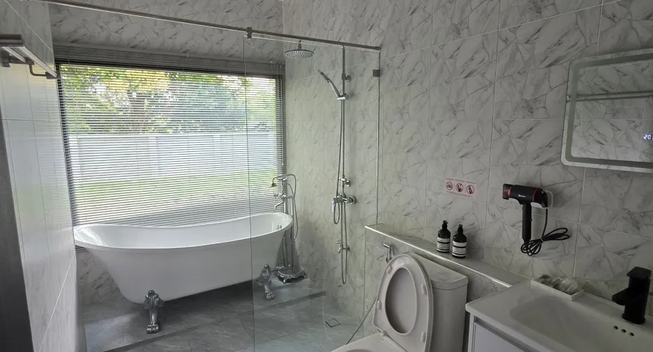 For sale and for rent 5 bedrooms villa in Saraphi, Chiang Mai