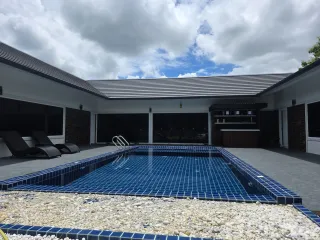 For sale and for rent 5 bedrooms villa in Saraphi, Chiang Mai