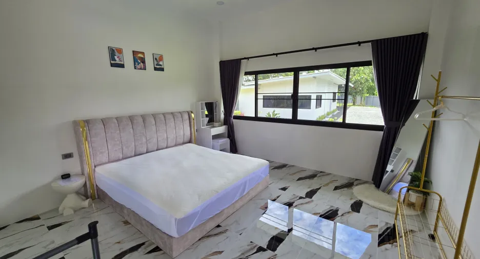 For sale and for rent 5 bedrooms villa in Saraphi, Chiang Mai