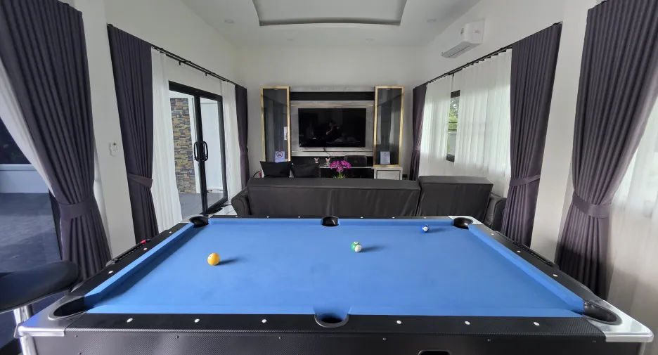 For sale and for rent 5 bedrooms villa in Saraphi, Chiang Mai