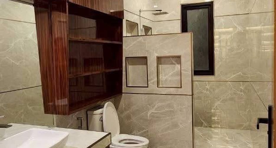 For sale 4 bedrooms villa in Bang Lamung, Chonburi