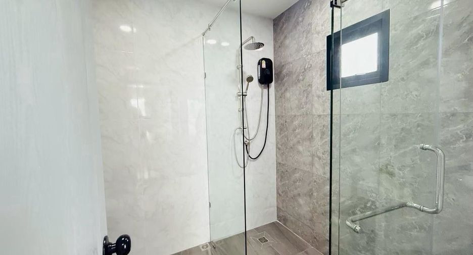 For rent 5 bedrooms house in Jomtien, Pattaya