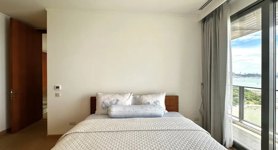 For rent 3 bedrooms condo in Bang Lamung, Chonburi