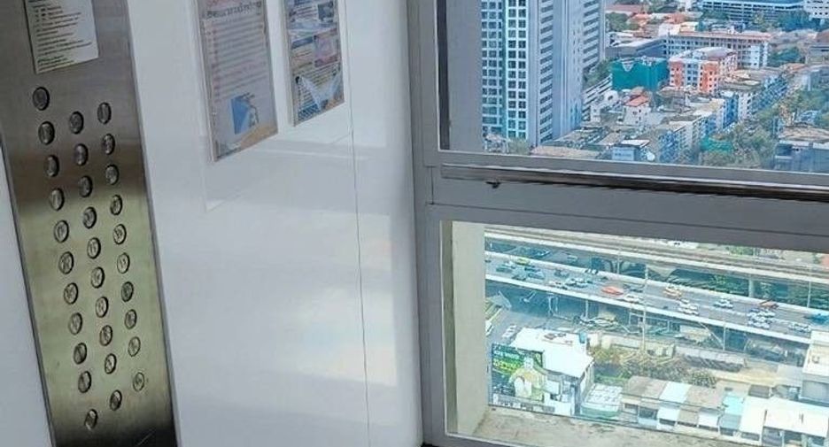 For sale studio condo in Khlong San, Bangkok