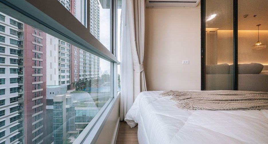 For sale studio condo in Yan Nawa, Bangkok
