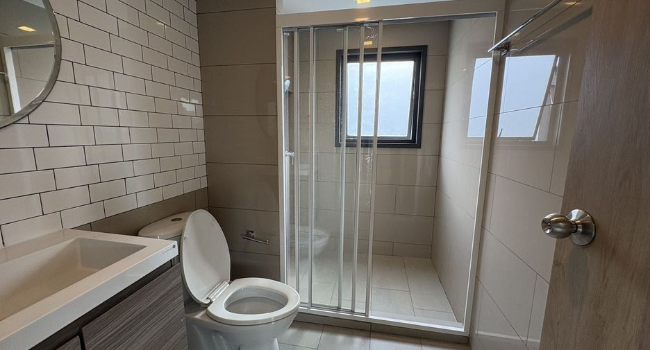 À vendre 2 chambres condo à Din Daeng, Bangkok