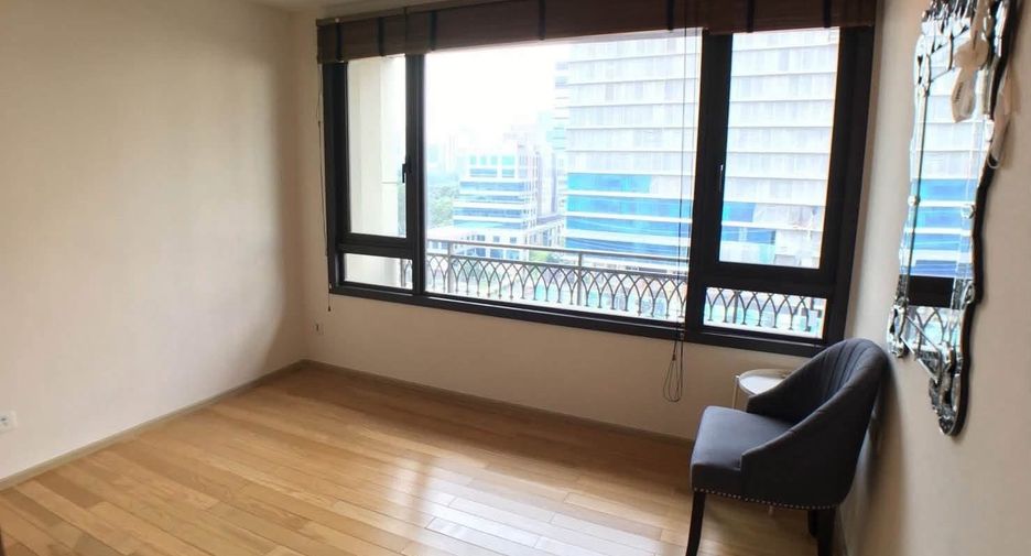 For rent 2 bedrooms condo in Pathum Wan, Bangkok