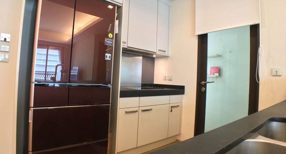 For rent 2 bedrooms condo in Pathum Wan, Bangkok
