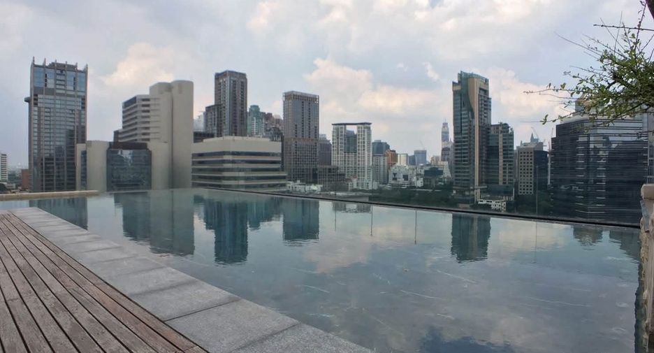 For rent 2 bedrooms condo in Pathum Wan, Bangkok