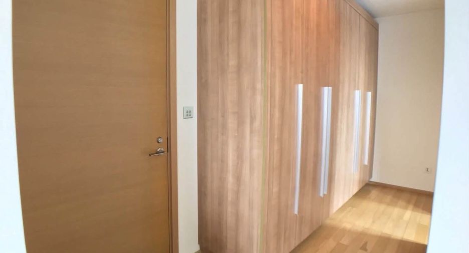 For rent 2 bedrooms condo in Pathum Wan, Bangkok